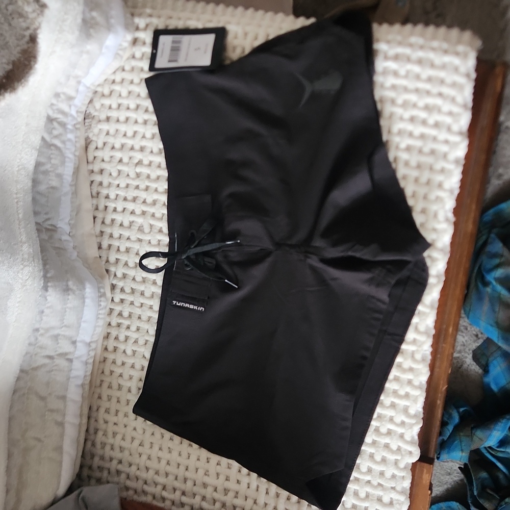 NWT women's Tunaskin shorts